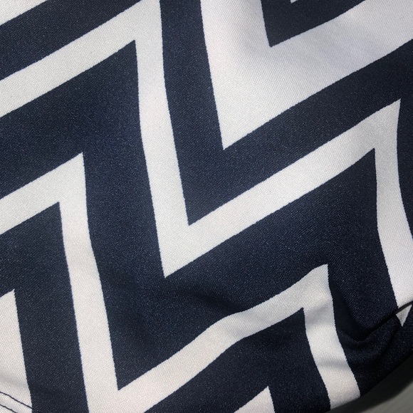 Chevron print - Picture 2 of 2